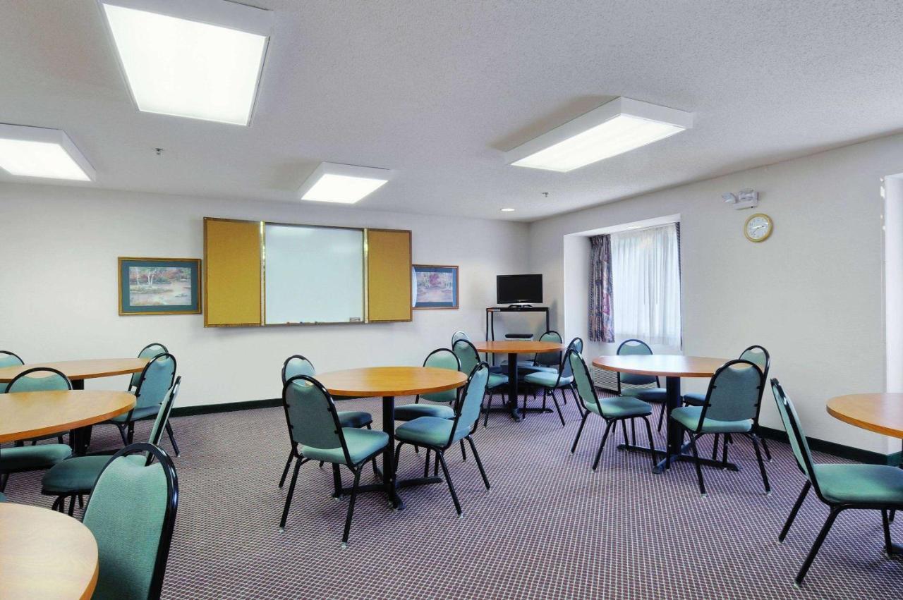 Microtel Inn & Suites By Wyndham New Ulm Luaran gambar